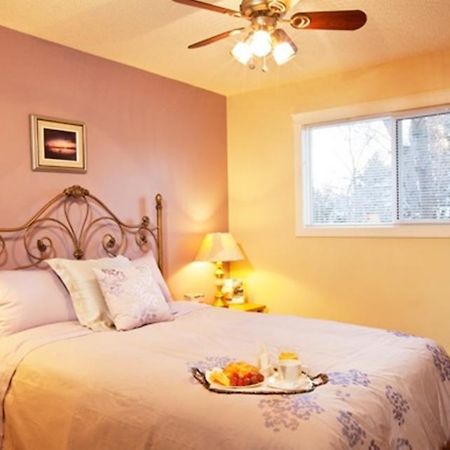Wild Rose Bed & Breakfast Saskatoon Oda fotoğraf