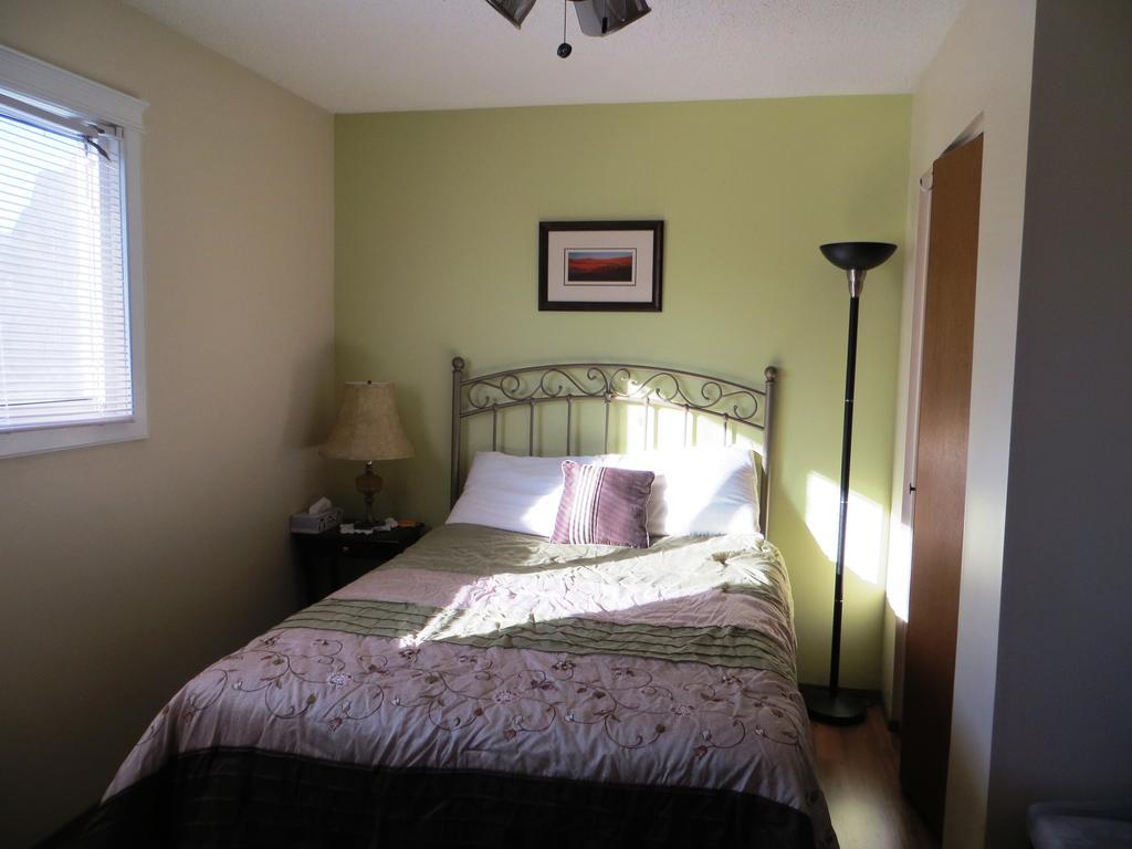 Wild Rose Bed & Breakfast Saskatoon Dış mekan fotoğraf