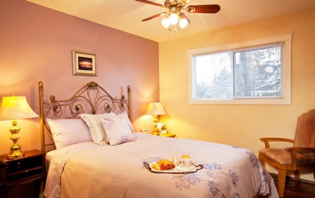 Wild Rose Bed & Breakfast Saskatoon Oda fotoğraf