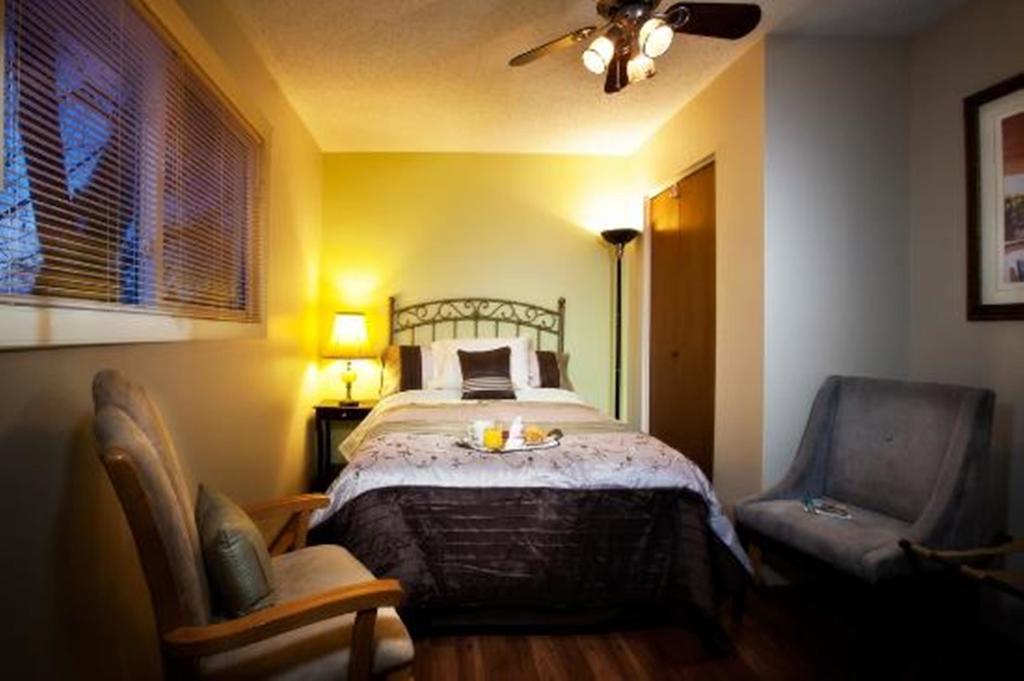 Wild Rose Bed & Breakfast Saskatoon Oda fotoğraf