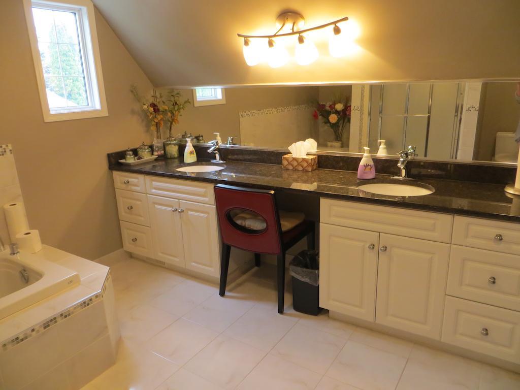 Wild Rose Bed & Breakfast Saskatoon Oda fotoğraf