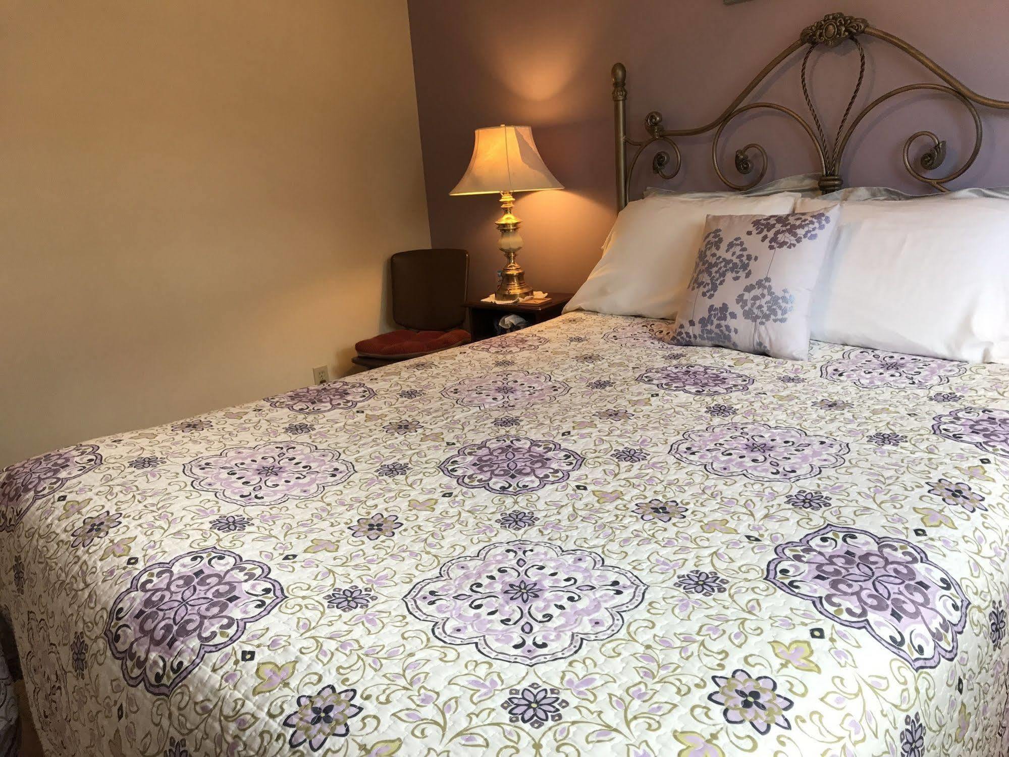 Wild Rose Bed & Breakfast Saskatoon Dış mekan fotoğraf